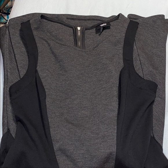 Wassio Grey Dress with Black Accents - Picture 3 of 4